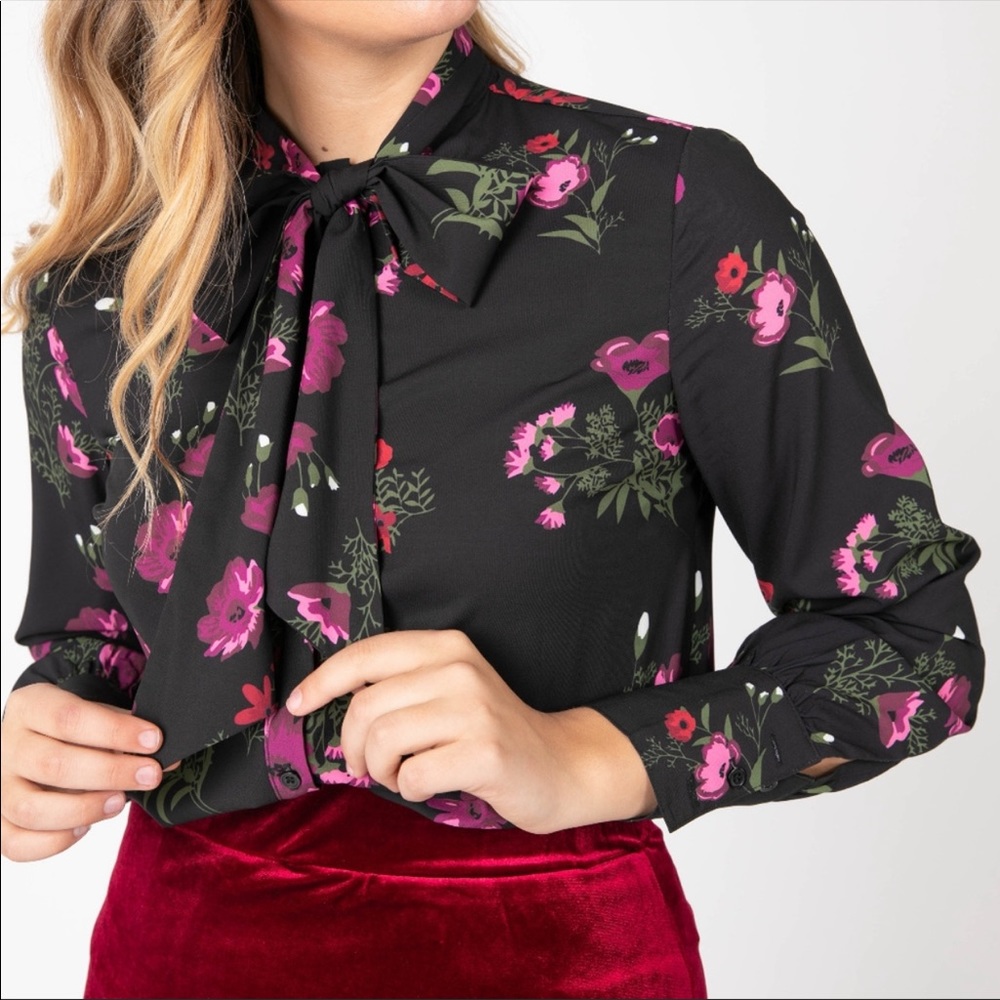 NWT Agnes & Dora Tie Neck Blouse